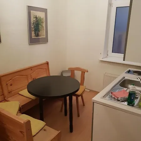 Apostel Πανσιόν 3*